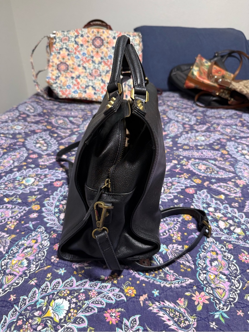 C & C company Black Crossbody Handbag - Picture 5 of 7